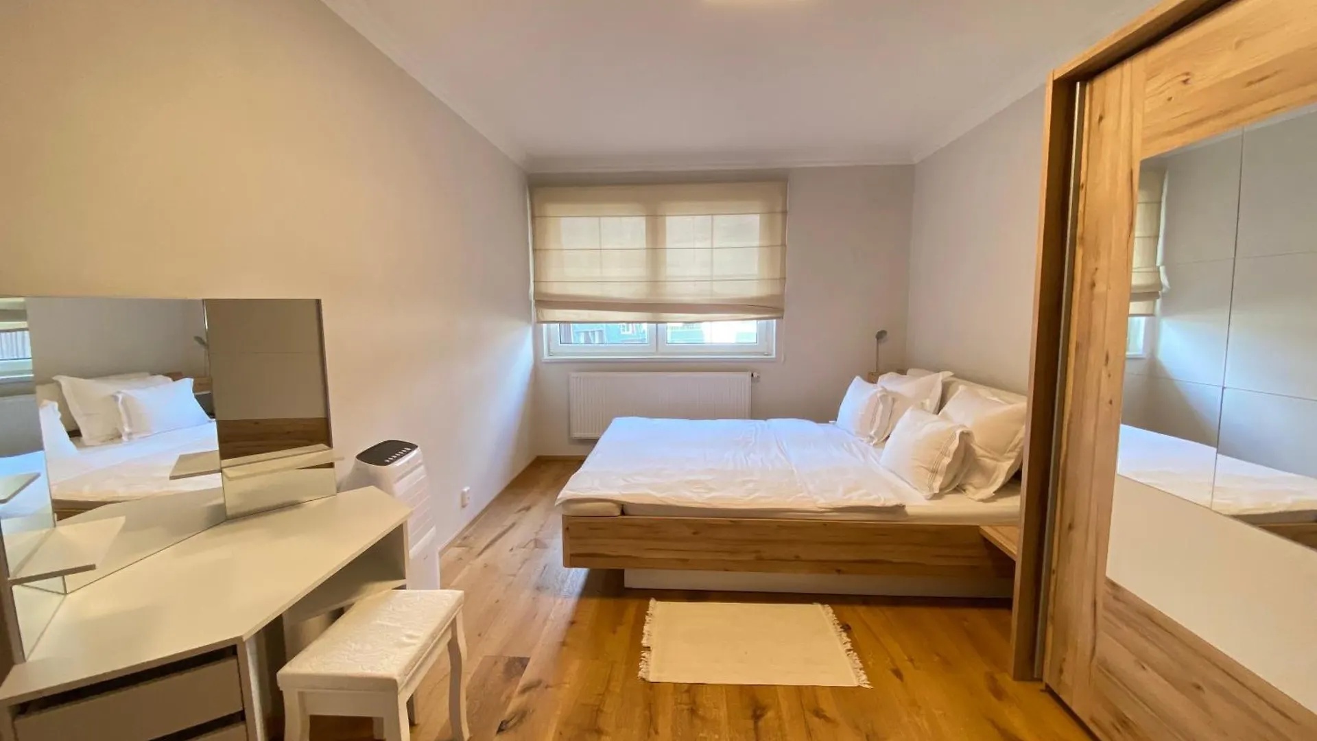 Light & Wood Design - 89 M2 Apartment In プラハ