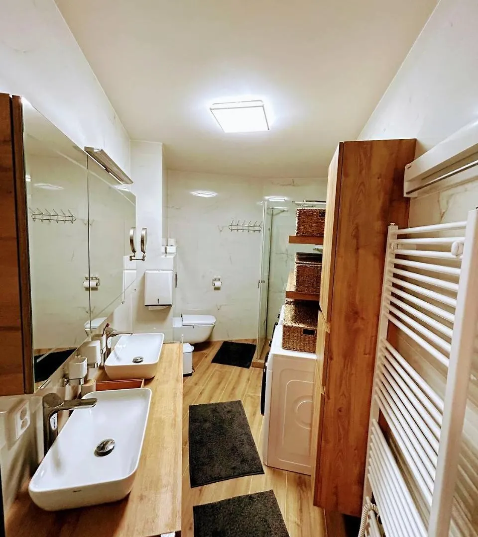 Light & Wood Design - 89 M2 Apartment In Prague 0*,