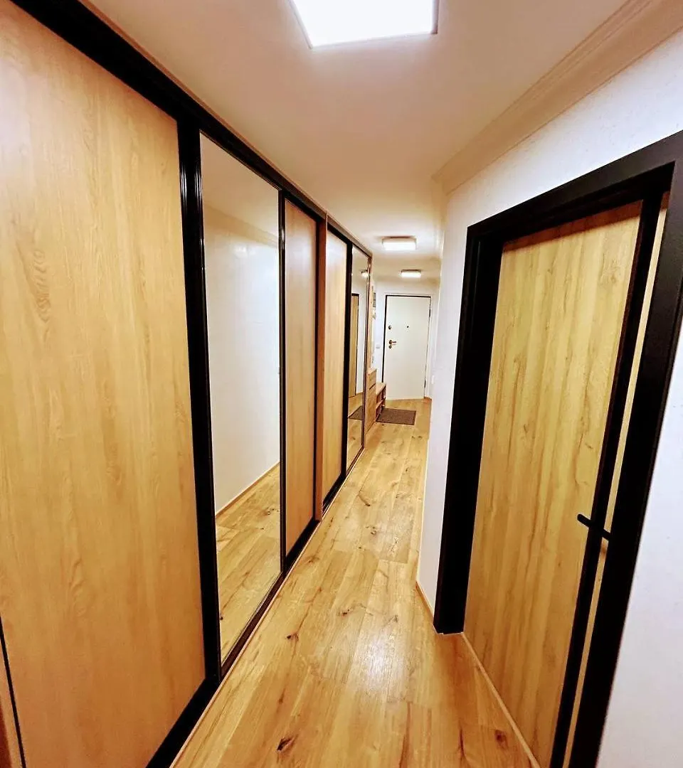 Light & Wood Design - 89 M2 Apartment In Prague