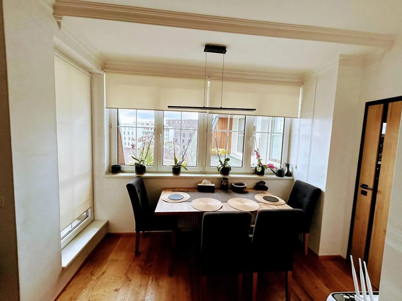 Light & Wood Design - 89 M2 Apartment In Prague