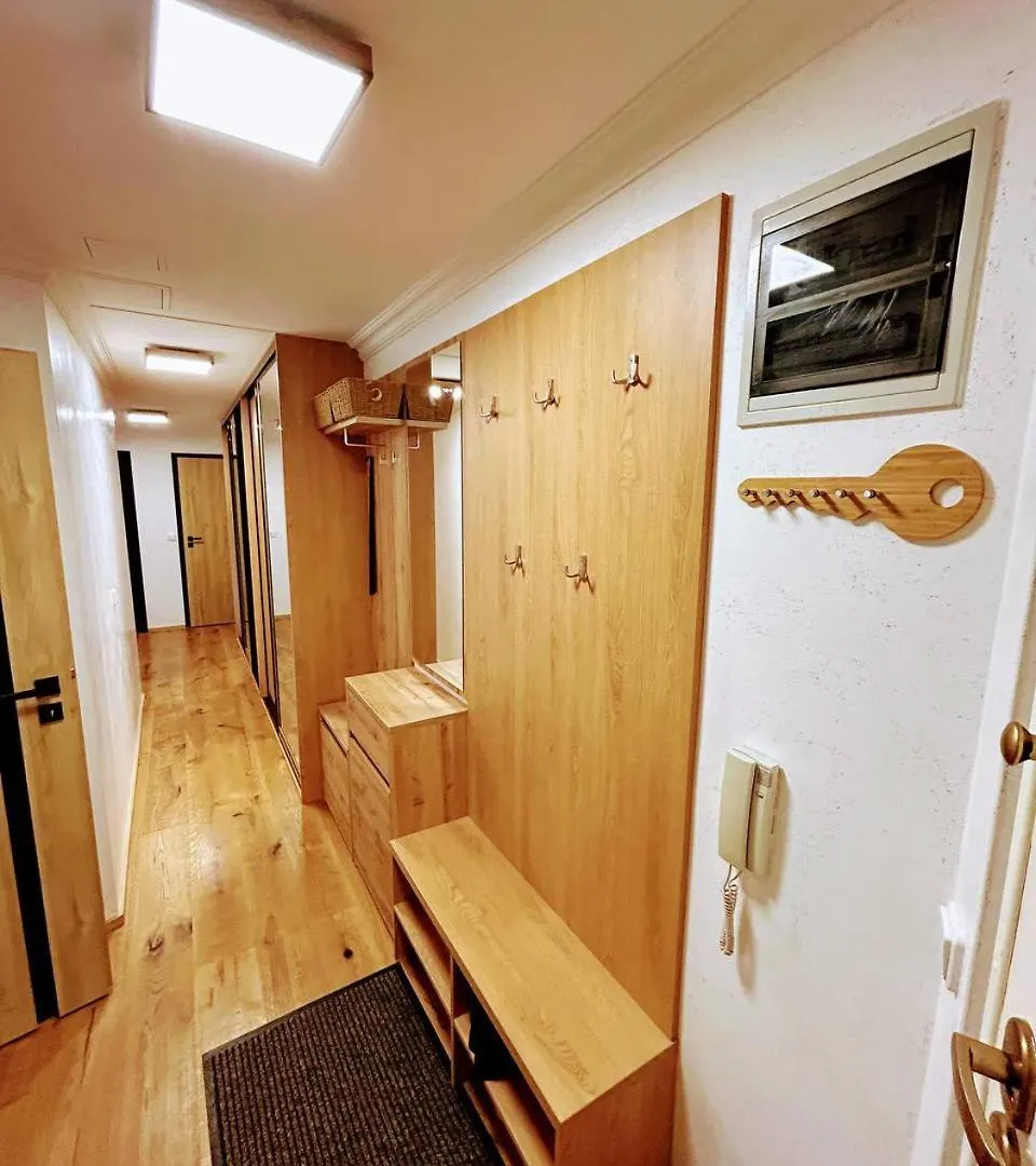 Light & Wood Design - 89 M2 Apartment In Prague