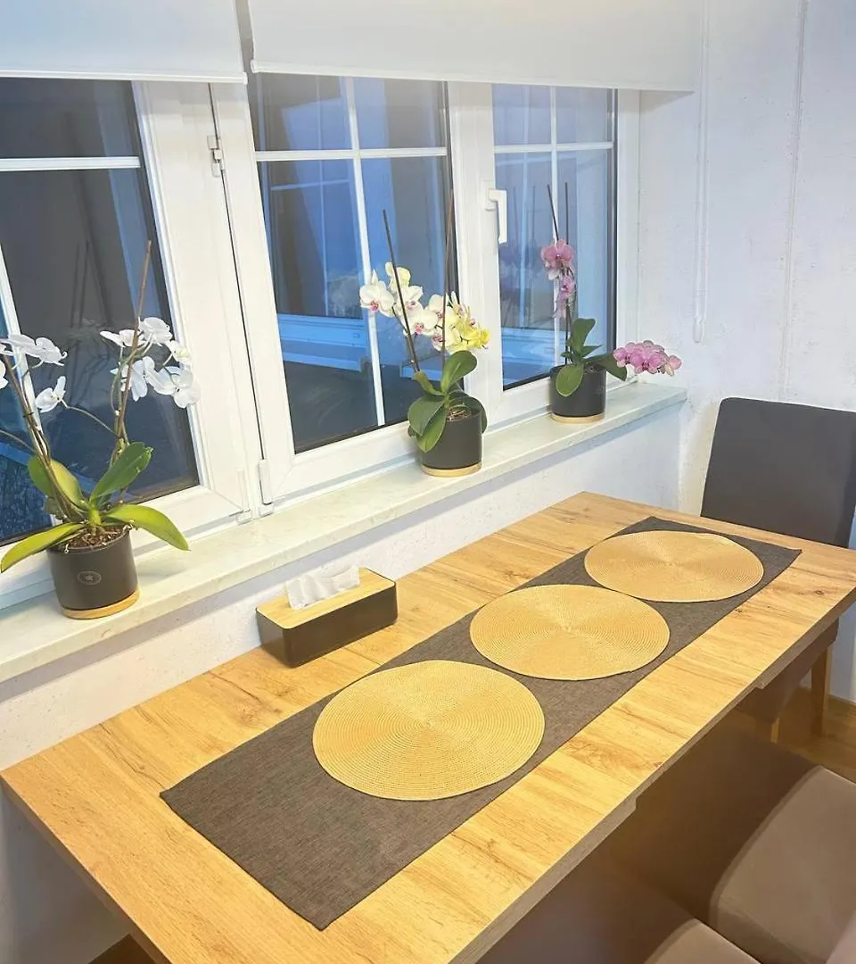 Light & Wood Design - 89 M2 Apartment In Prague