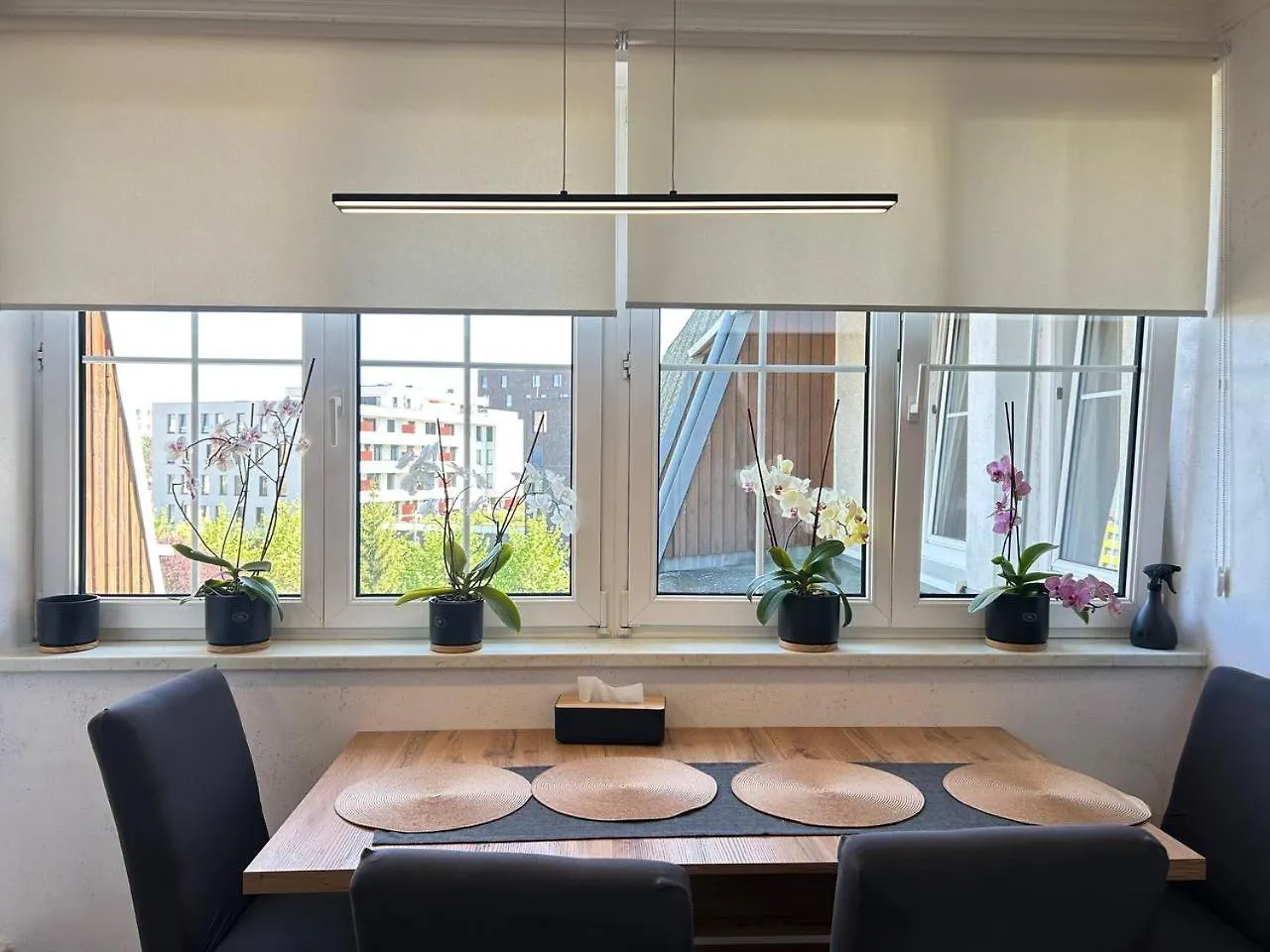 Light & Wood Design - 89 M2 Apartment In Prague