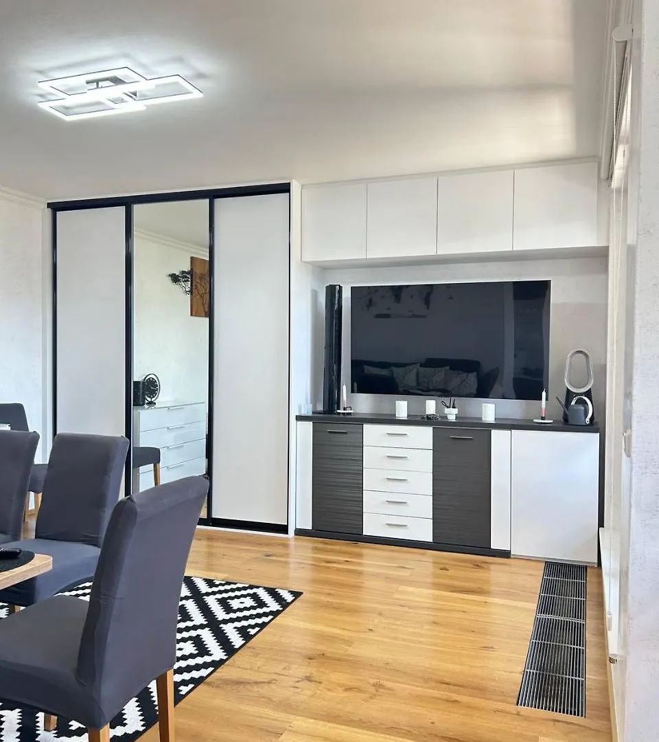 Light & Wood Design - 89 M2 Apartment In Prague