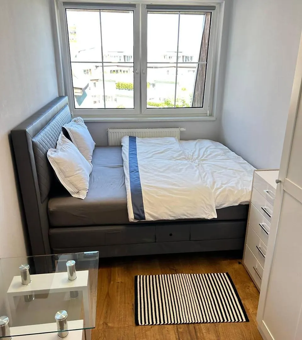 Light & Wood Design - 89 M2 Apartment In Prague