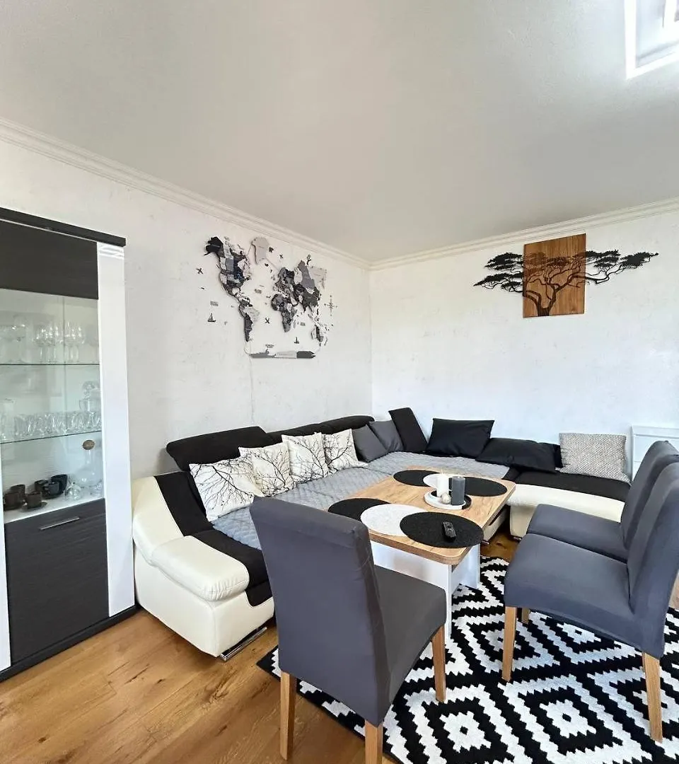 Light & Wood Design - 89 M2 Apartment In Prague