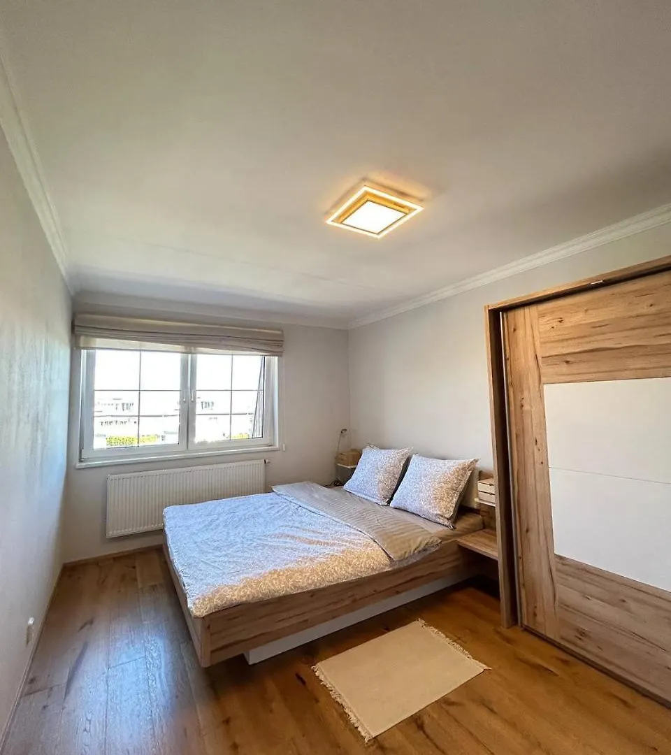 Light & Wood Design - 89 M2 Apartment In Prague