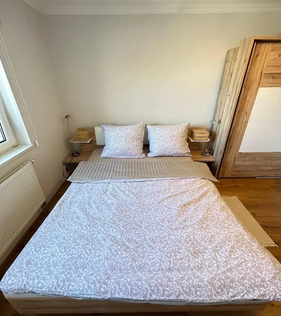 Light & Wood Design - 89 M2 Apartment In Prague