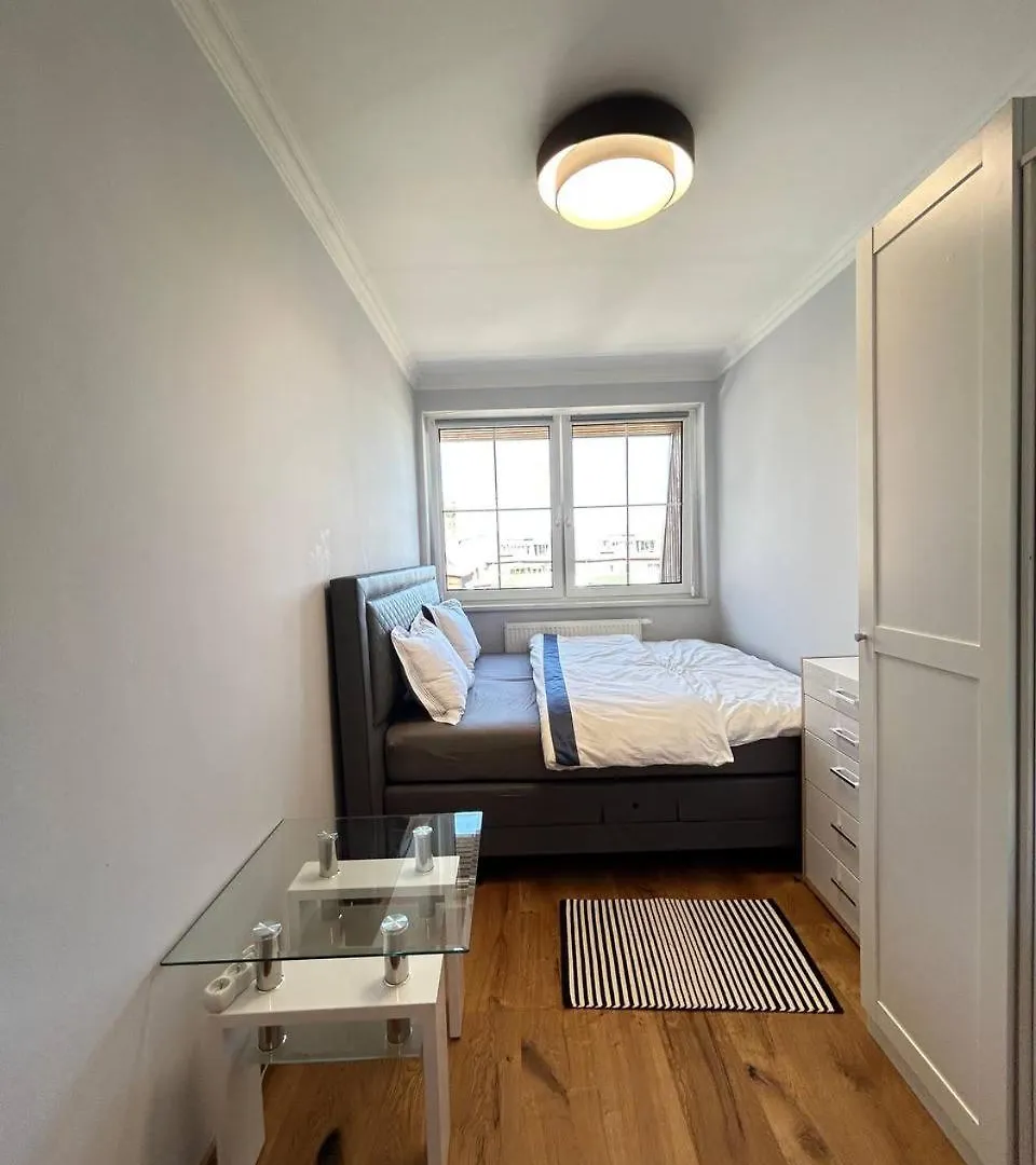 Light & Wood Design - 89 M2 Apartment In Prague